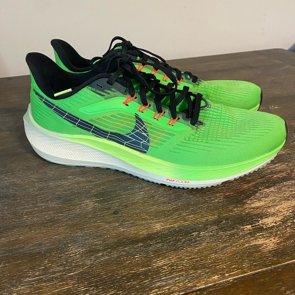 Mens Nike Air Pegasus size 11.5 in good shape!